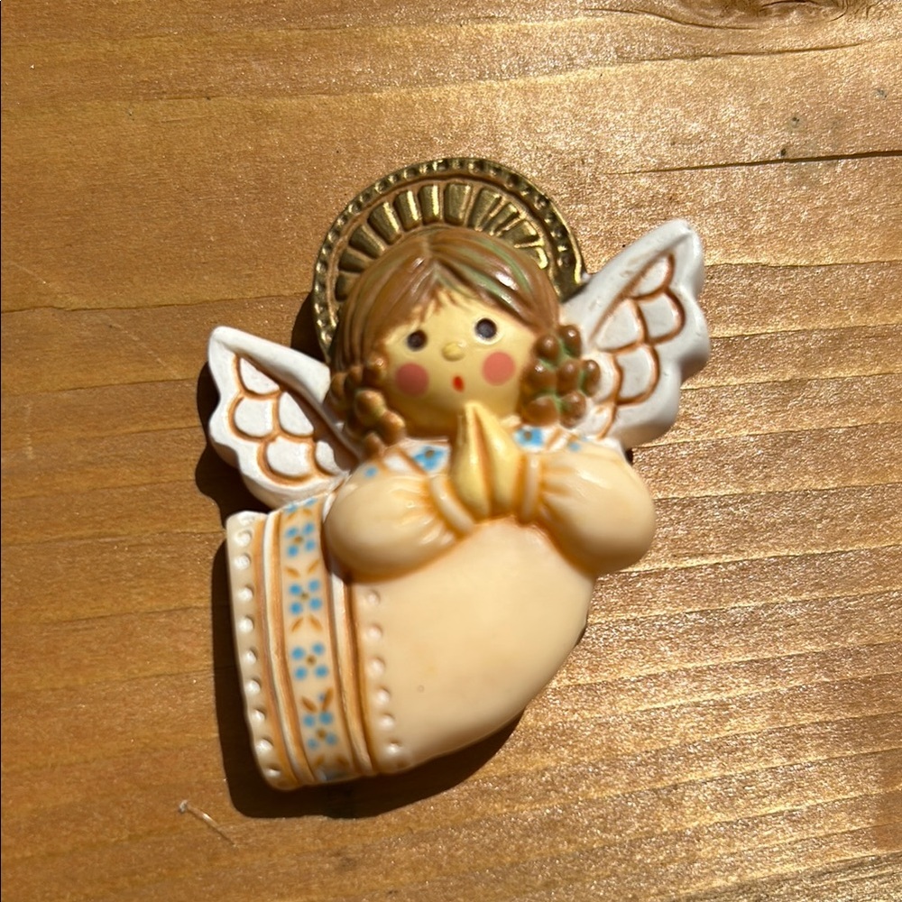 Hallmark Cream and Brown Angel Brooch - Picture 5 of 5